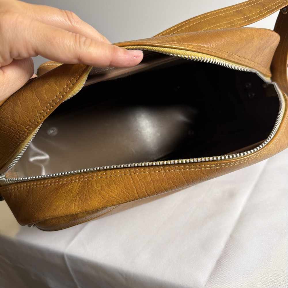 Vintage American Tourister Brown Tan Leather Shoulder Bag travel Carry On Bag - Picture 9 of 16